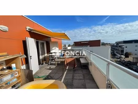 eysines - t2 avec grande terrasse et stationnement