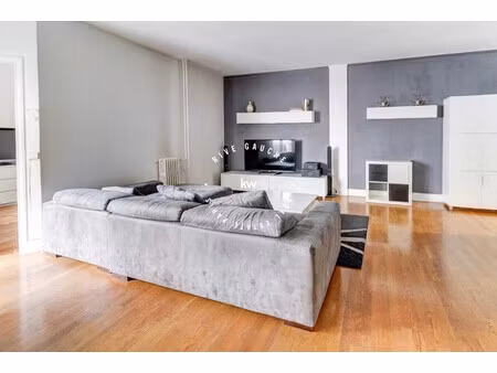 exclusivité – appartement 4 pièces avec balcon + parking aux