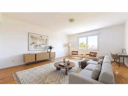 très beau t3 de 70m² avec balcons et vue dégagée - rue fréd