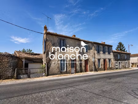 maison à rénover avec nombreuses dépendances – fort potenti