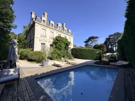 manoir avec piscine