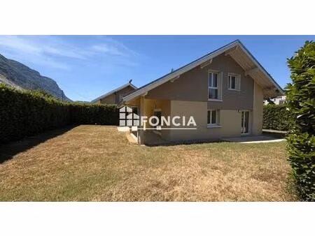 étrembières – villa mitoyenne 5 chambres avec jardin de 308 m²  garage et abri voiture  à 