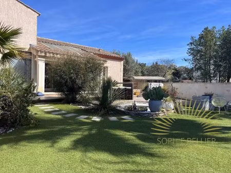 belle villa 192 m2 avec très grand garage  piscine  terrain 1010 m2