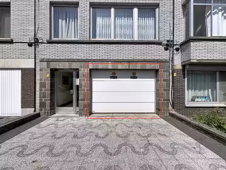 magazijn te koop in merksem met automatische poort