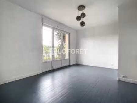 location appartement 2 pièces à châteaulin (29150) : à louer 2 pièces / 42m² châteaulin