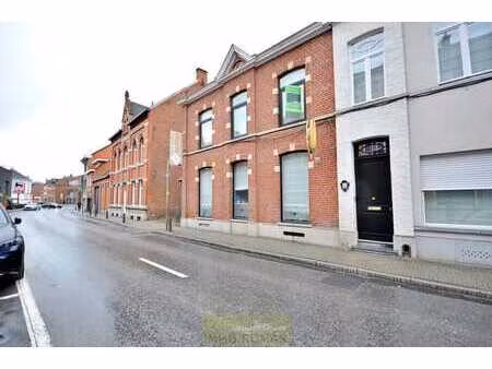 propriété à revenu dans le centre de brakel !