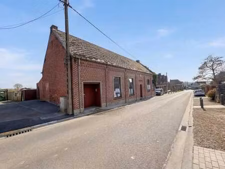 à vendre : bâtiment multifonctionnel pour des activités cult