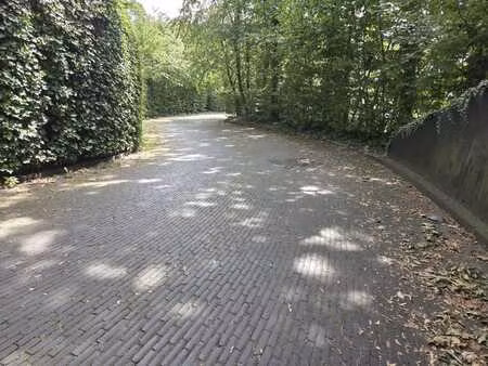 emplacement de parking sécurisé – quartier hamoir – à proxim