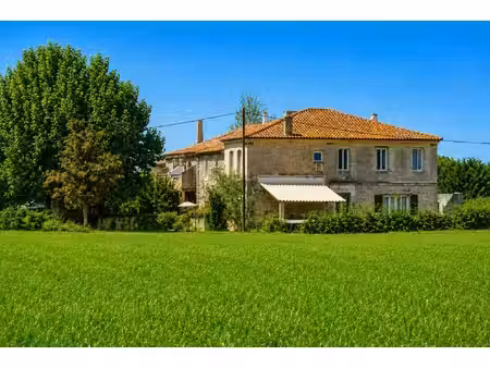 mas à raphele les arles