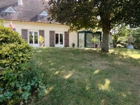 superbe propriété au calme avec terrain très bien arboré