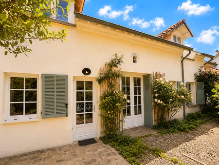 location maison 5 pièces 140 m² à vaucresson (92420)  3 300 €