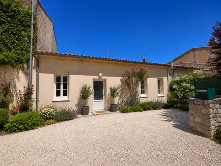 a louer maison de type 3 avec exterieur - saint genes de blaye