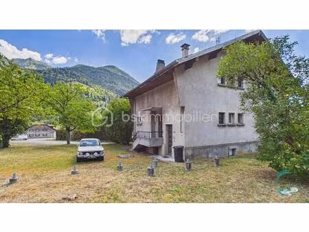 appartement t3 avec jardin de 480 m² privatif et combles aménageables – la tour
