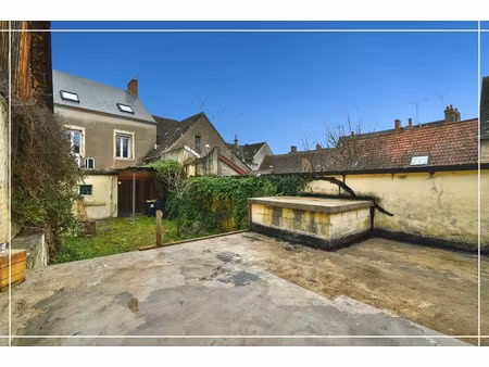 location maison 6 pièces 142 m² à châteaumeillant (18370)  600 €