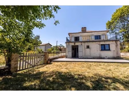 maison ancienne rénovée avec grange sur terrain clos de 925 m²