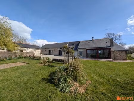 magnifique longère de 160m²  4 chambres  avec dépendances