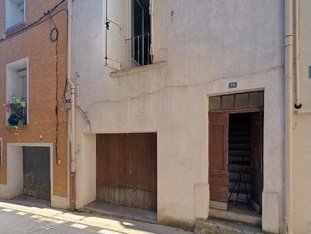 une maison de village pleine de potentiel  avec immense garage et grenier aménageable  à d
