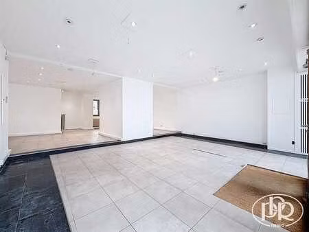 emplacement commercial de 1er choix - parking en face