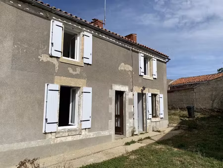 location maison 4 pièces 104 m² à saint-maurice-le-girard (85390)  680 €