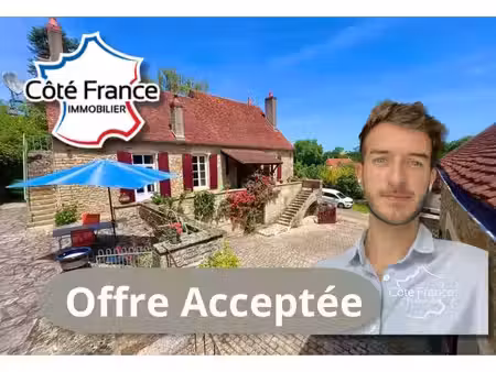 propriété restaurée en pierre de 3 chambres avec une grande dépendance sur un terrain de..