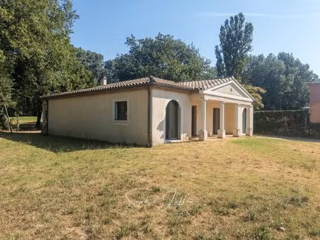 villa avec jardin dans le golf