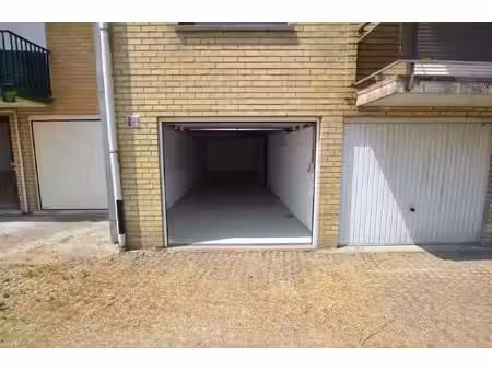 vlot bereikbare ruime garagebox