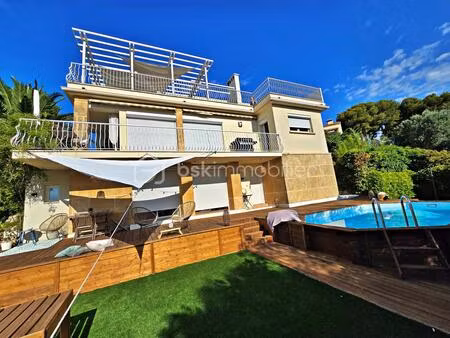à 2 minutes à pied du port – vue mer – propriété de caractère 186 m² – 3 logements – pisci