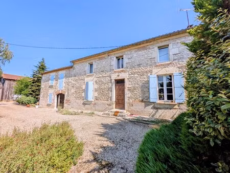 grande maison à la campagne avec dépendance