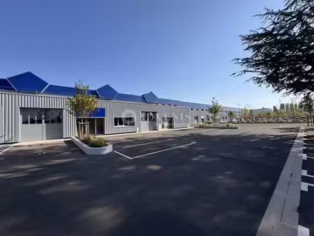 location local d’activités vaux le penil 77000 307m² à 412m²