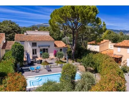 maison familiale dans domaine fermé
