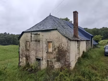corps de ferme en pleine nature