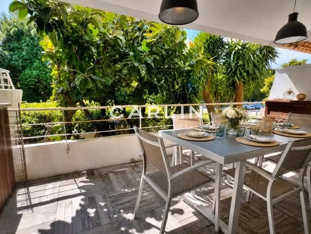 superbe appartement avec terrasse et piscine