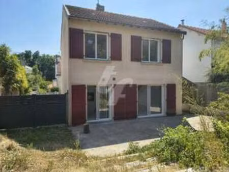 location maison à nantes (44000) : à louer / 79m² nantes