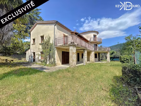 maison de 335 m² sur un terrain de 1550 m² à