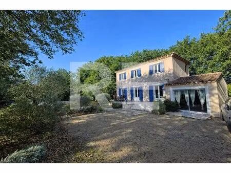 maison avec piscine sur les hauteurs de rochefort-du-gard