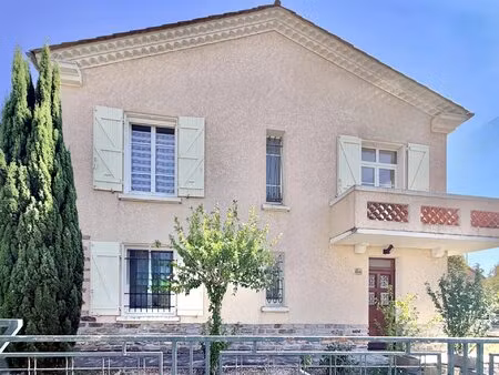 belle maison familiale de 4 chambres  proche de toutes les commodités