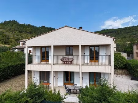 maison de rêve à la campagne dans un cadre idyllique