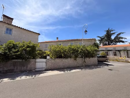 vente maison 4 pièces 159 m² à beurlay (17250)  286 200 €