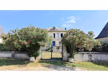 vente maison 10 pièces 236.47 m² à mombrier (33710)  405 000 €