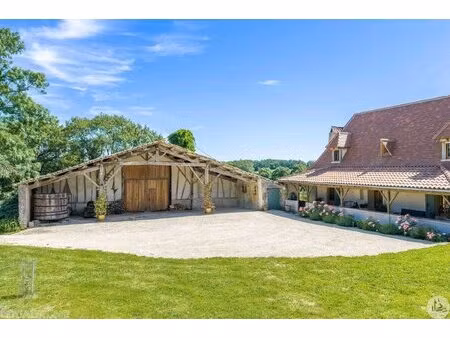 belle périgourdine et grange avec piscine