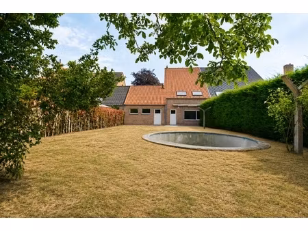 huis te koop in assebroek met 4 slaapkamers