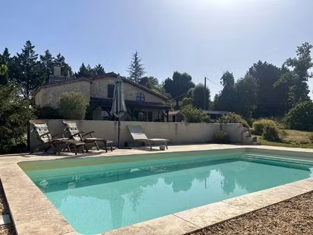magnifique propriété avec piscine et lac