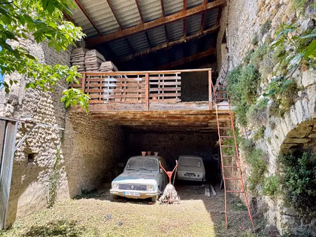 grange à rénover au coeur du village