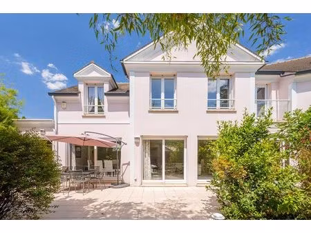 grande maison familiale de 291 m² - 5 chambres - terrain arboré de 756 m² - sans vis à...