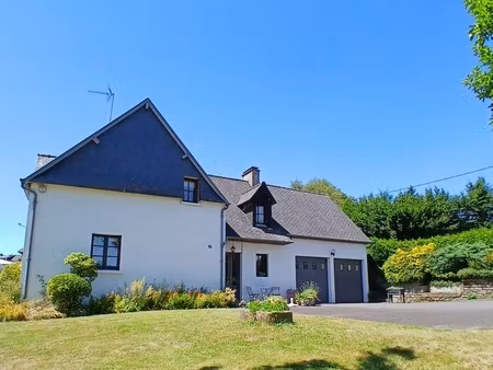 à vendre : maison mitoyenne de 4 pièces 143 m2 env.  3 chambres  terrain de 1500 m2 avec p