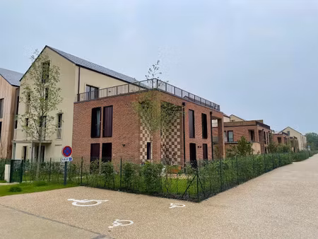 location parking 25 m² à senlis (60300)  160 €