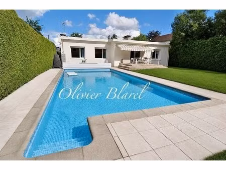 la celle-saint-cloud – villa familiale avec piscine – parcelle de 967 m² – gare à 3...