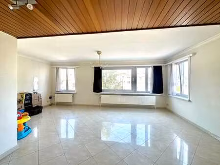 spacieux appartement 3ch avec terrasse