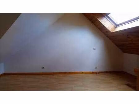 studio calme et lumineux