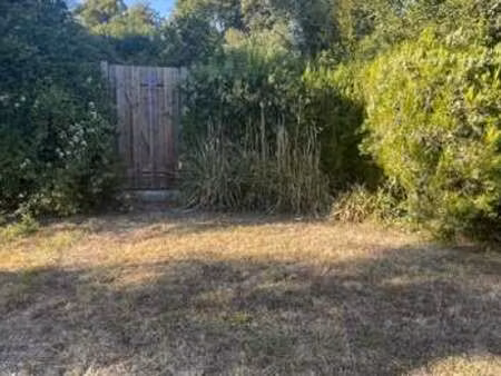vente terrain à saintes (17100) : à vendre / 900m² saintes